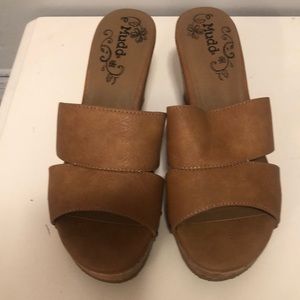 Mudd wedge sandals